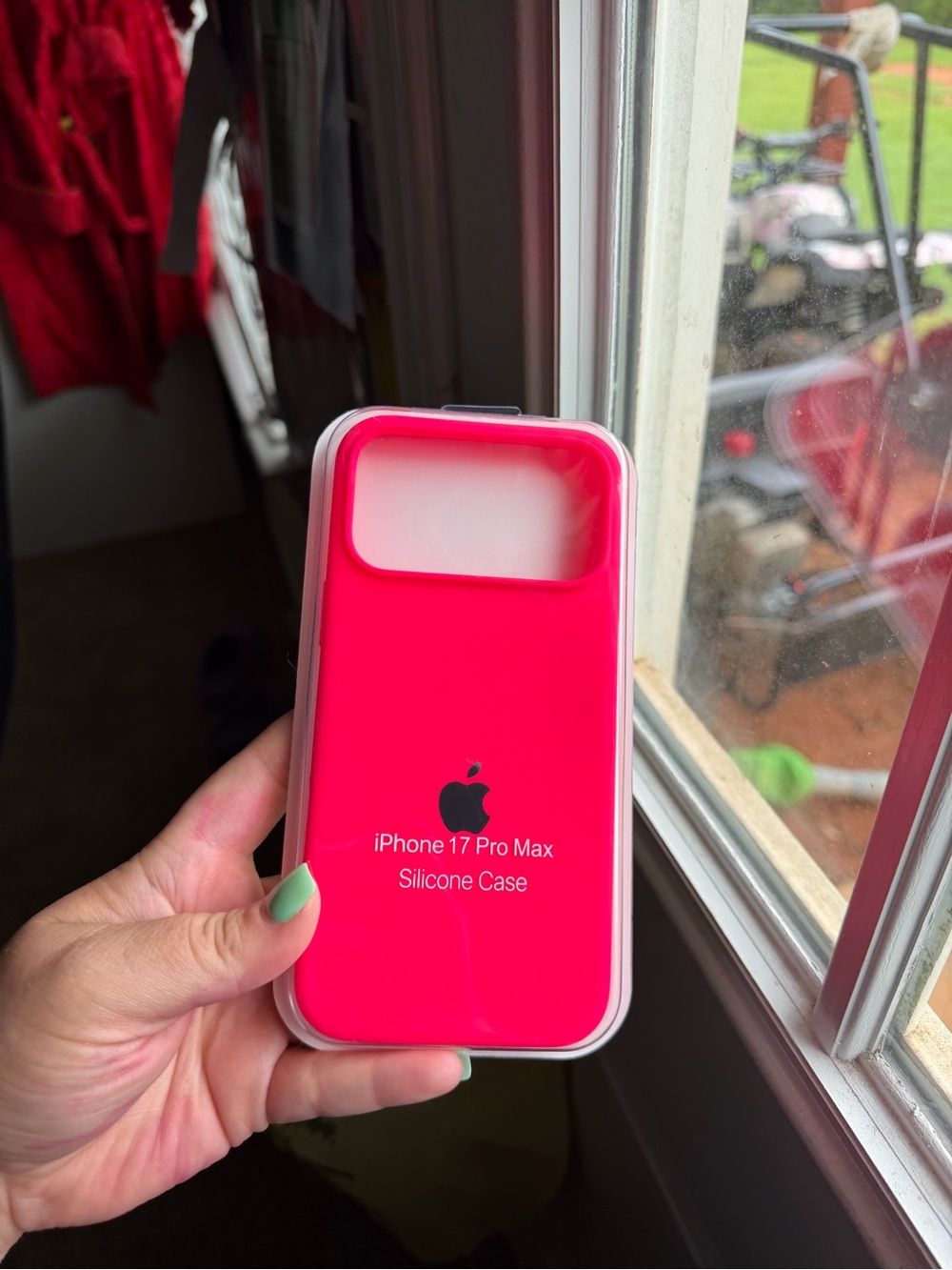 Apple iPhone 17 Pro Max Silicone Case - Hot Pink